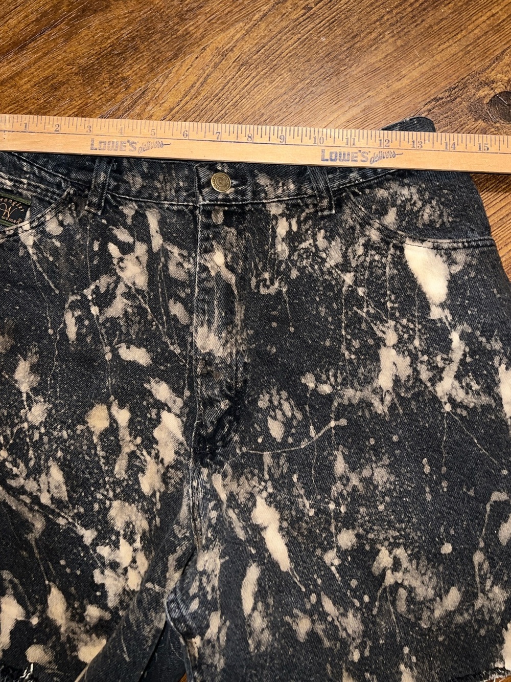 Wrangler Black Acid Wash Cream Splatter Denim Distressed Jean Shorts Size 14 - Picture 6 of 7